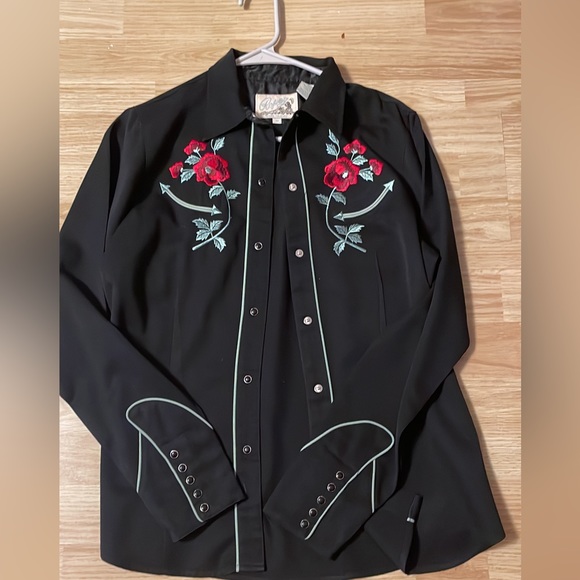 Tops - Roper embroidered western shirt! Size medium!